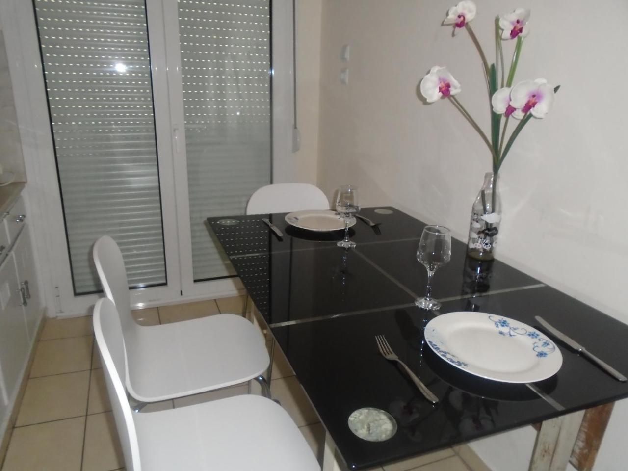 Veikou Beautiful Homes Athena Bagian luar foto